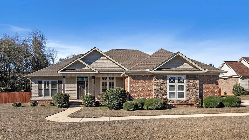 1st image of 223 Glen Oaks Dr