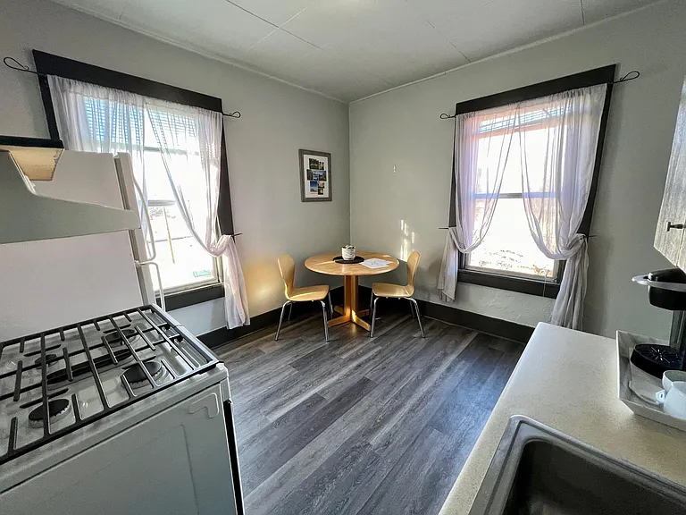 307 W Market St #4 — Photo 3