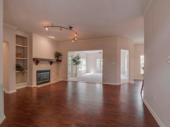 3rd image of 189 Saloli Way #1