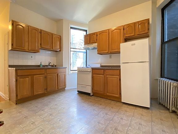 2nd image of 139 2nd Ave APT 18