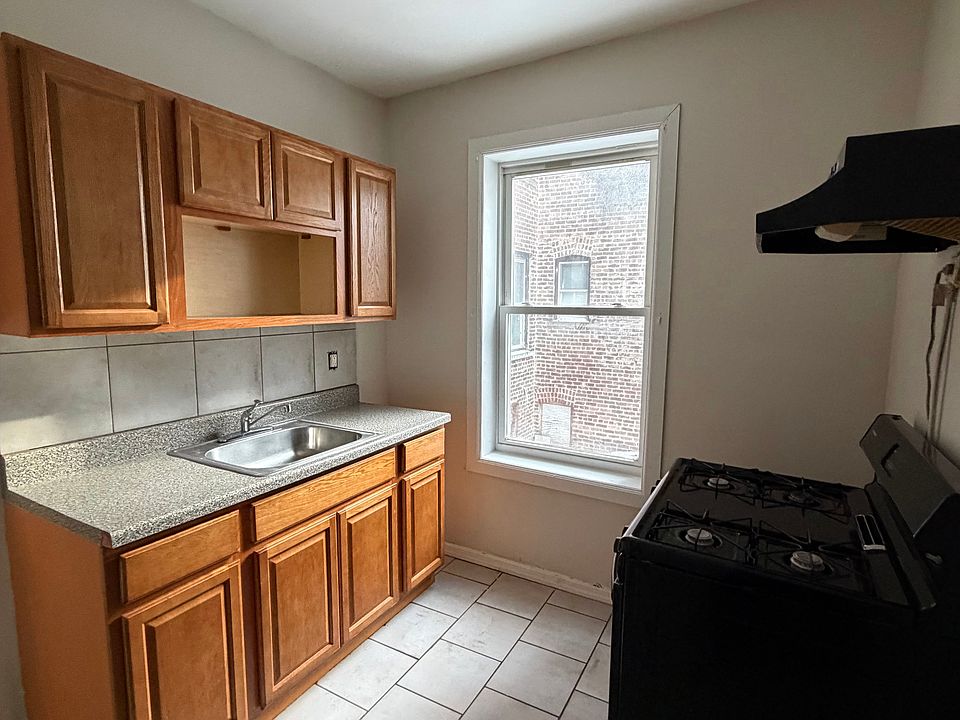 1st image of 333 Park Ave #1R