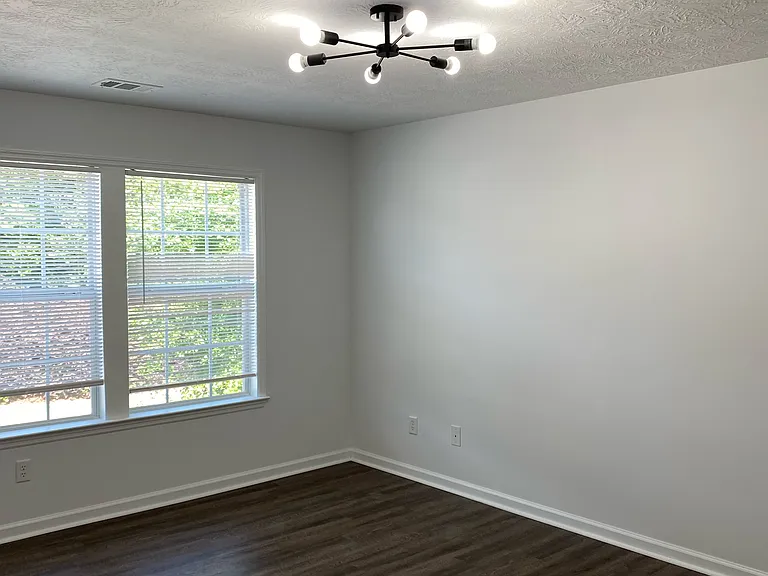 New London Apartments — Photo 26