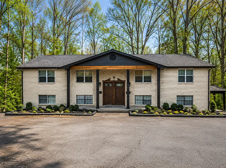122 Walsh Ln — Photo 3