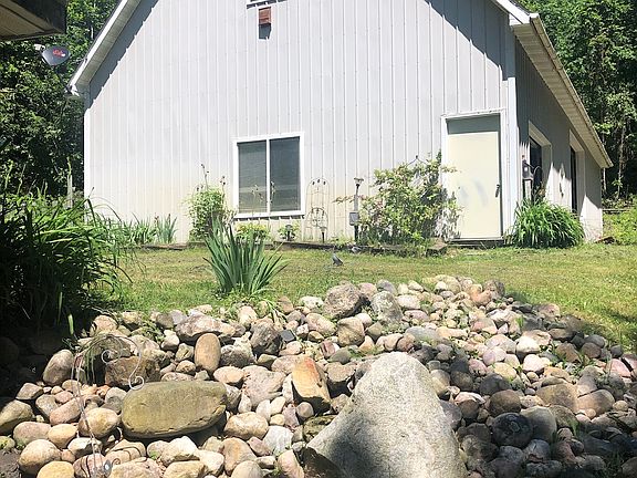 2nd image of 3865 Pine St