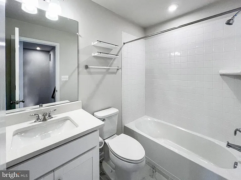 204 Anthem St — Photo 11