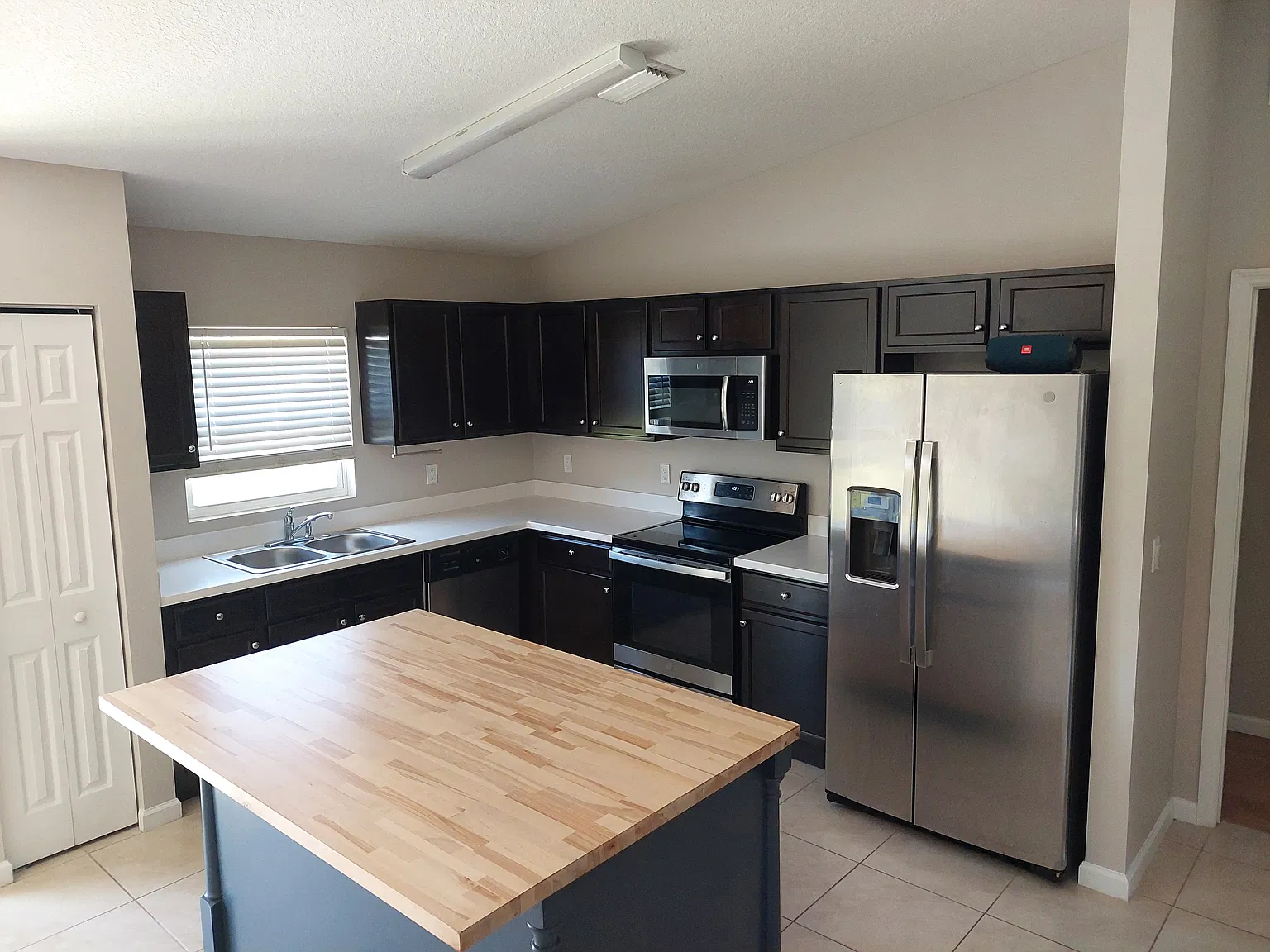 3 bed, 1343 sqft, $2,600 — Photo 3