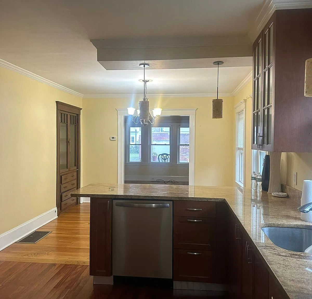 2 bed, 1000 sqft, $2,700 — Photo 3