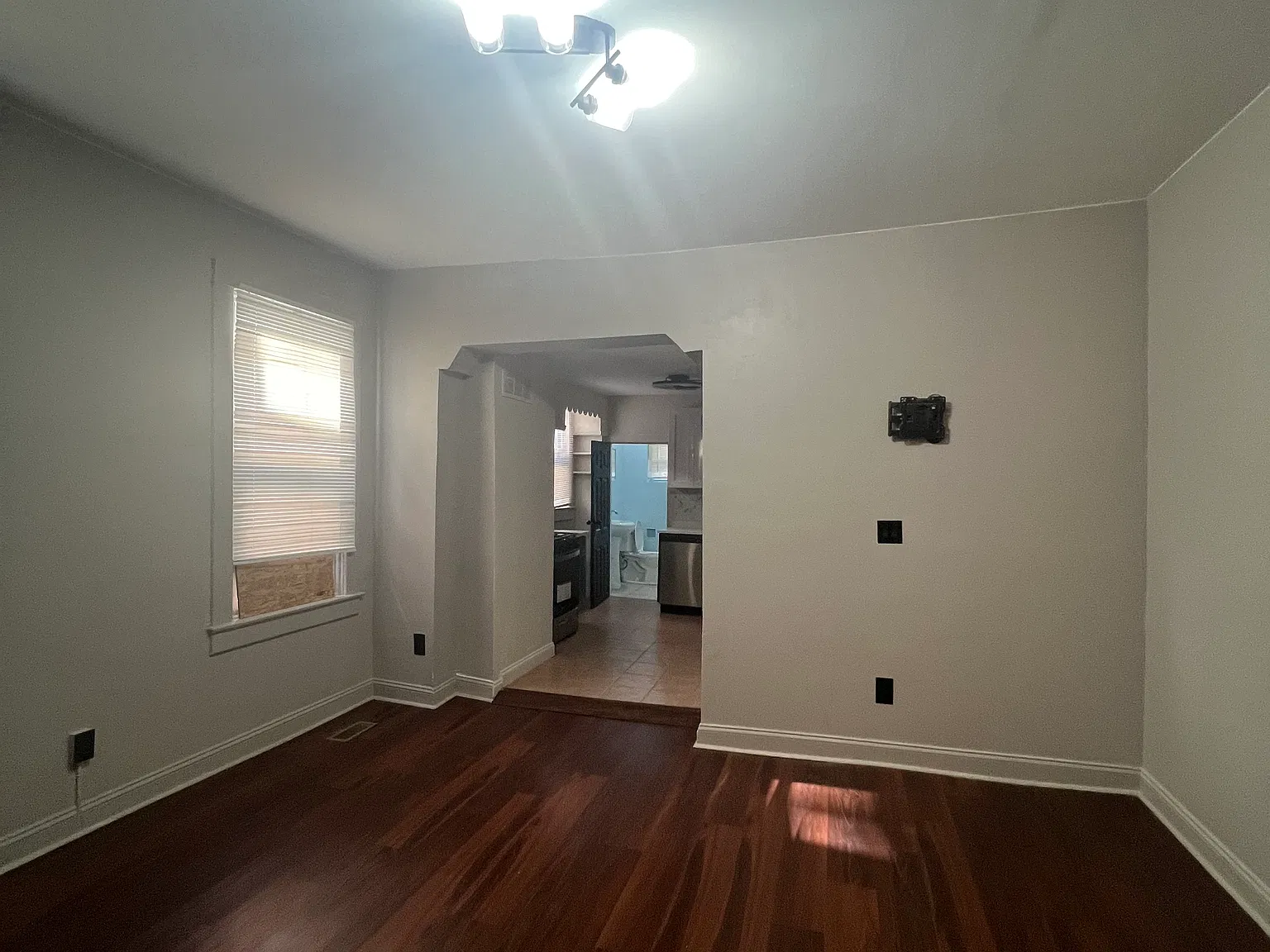5 bed, 2200 sqft, $2,800 — Photo 3