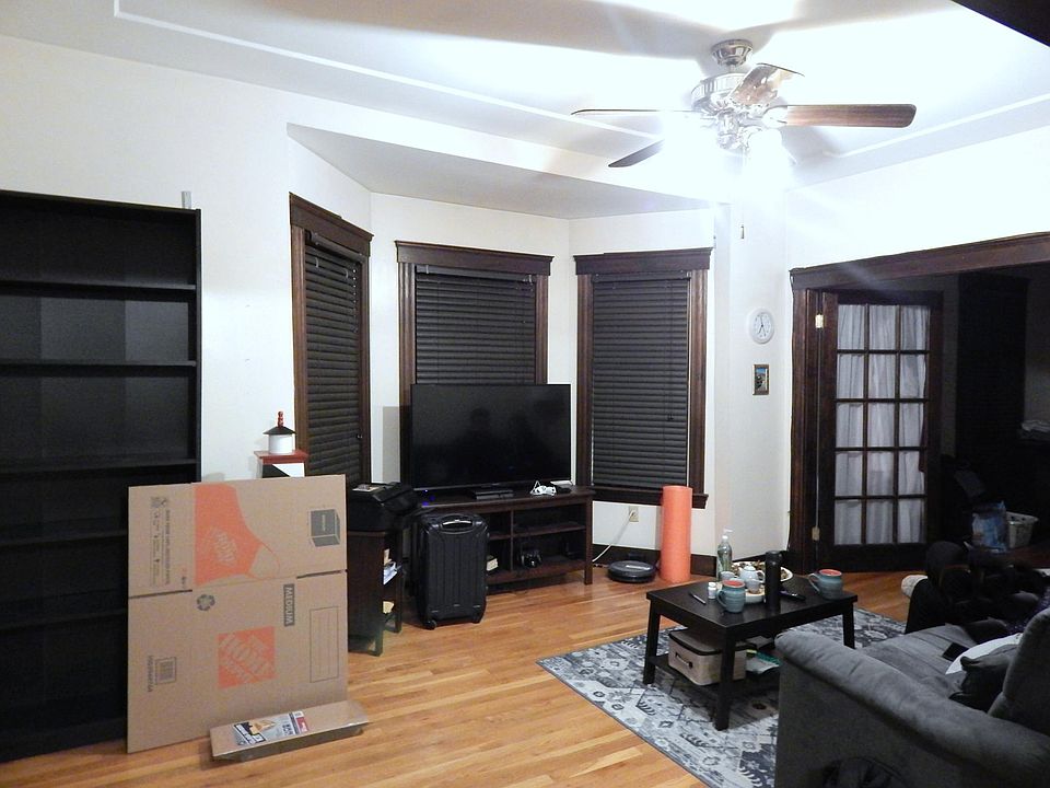 2nd image of 228 Safford St #1A