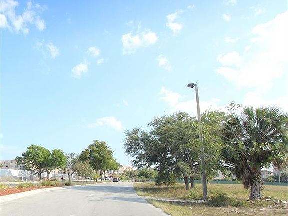 2nd image of 2850 Somerset Drive #406L