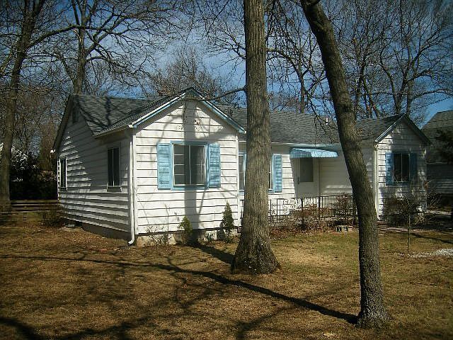FRONT VIEW OF PROPERTY