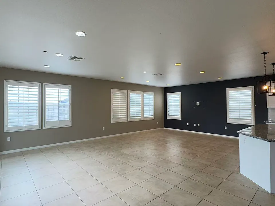 12585 Sundance Ave