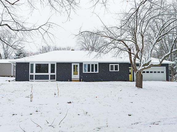 3rd image of 926 Lac Vue Ct