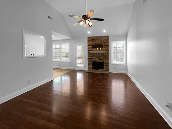 4th image of 1185 Meachem Dr
