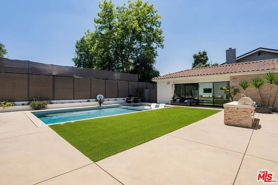 6 bed, 5.5 bath, 5300 sqft, $19,950 — Photo 1