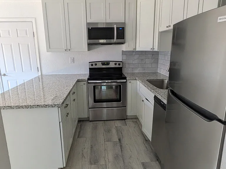 10143 De Soto Way — Photo 4