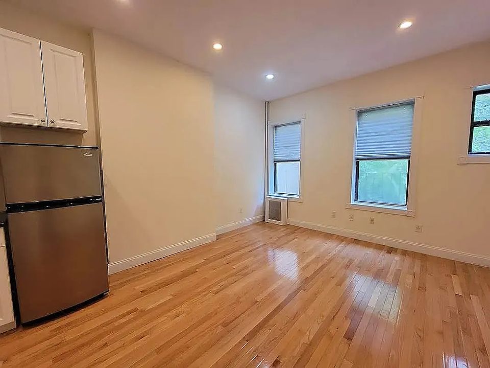 1st image of 415 W 56th St #91