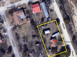 301 N East St, Leander, TX 78641