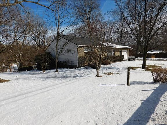 3rd image of 818 Glen Mary Dr