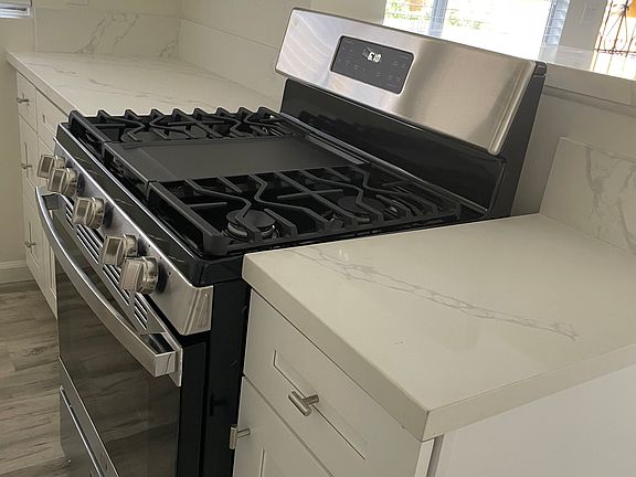 5th image of 4011 Florida St #6