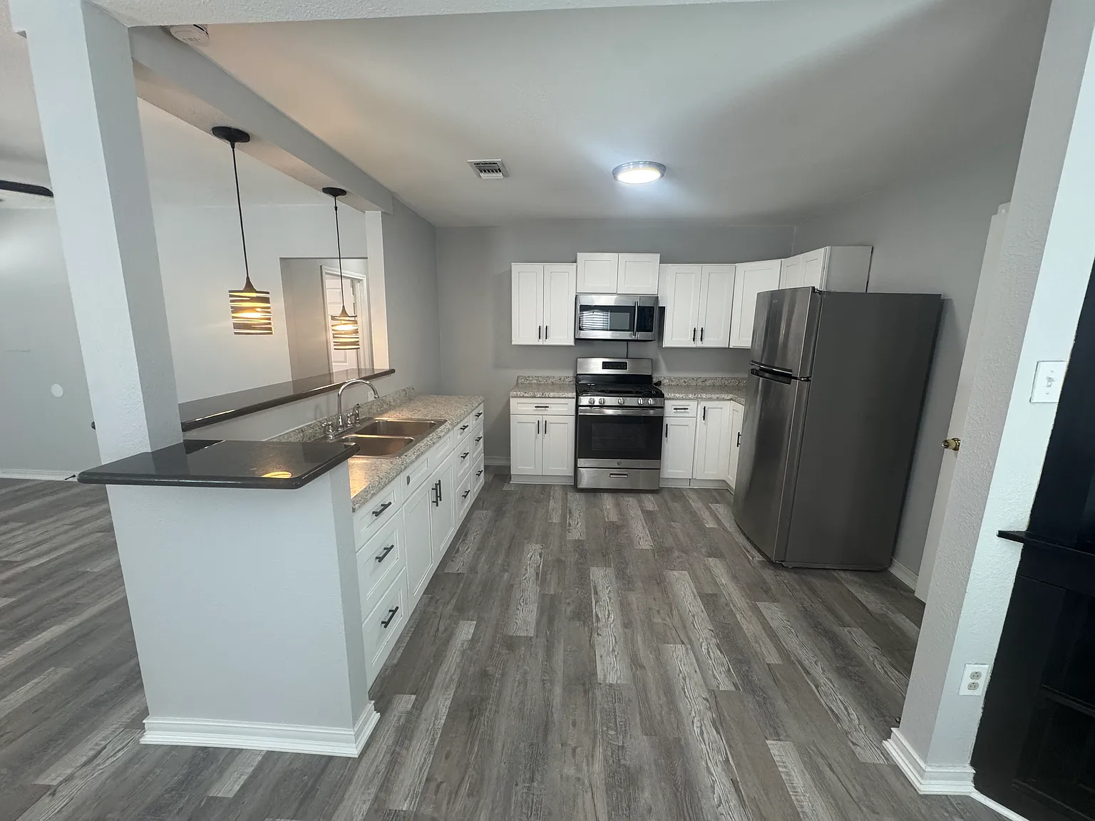 3 bed, 1400 sqft, $2,000 — Photo 1