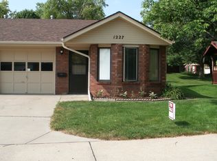 1227 Silver Ridge Rd #33, Lincoln, NE 68510