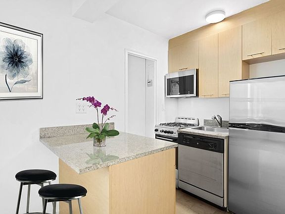 4th image of 630 Lenox Ave APT 15R