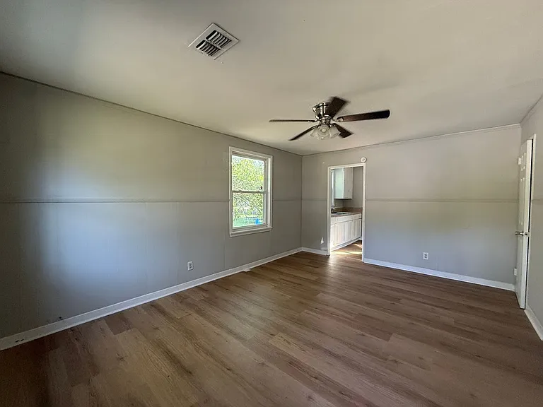 2531 Miles St — Photo 6
