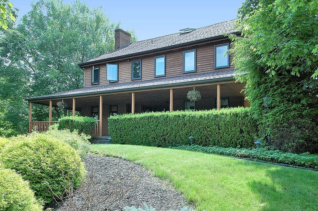 2555 Barnwood Dr photo 1