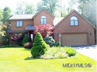 111 Viburnum Ln, New Hartford, NY 13413