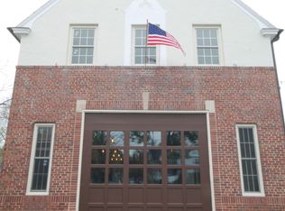 1043 Sumner Ave, Springfield, MA 01118