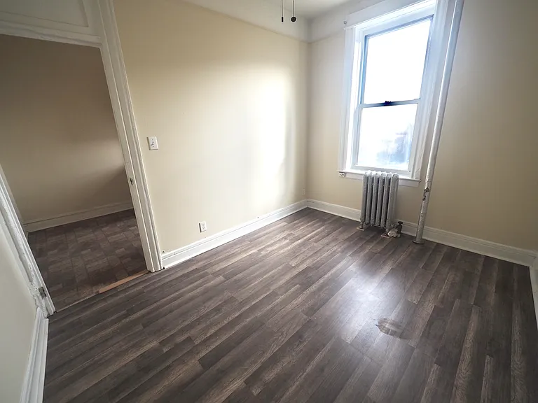 25-21 23rd St #2L — Photo 6
