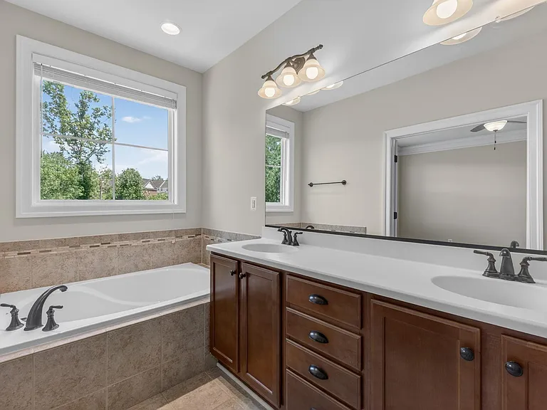 2942 Templehof Ct — Photo 31