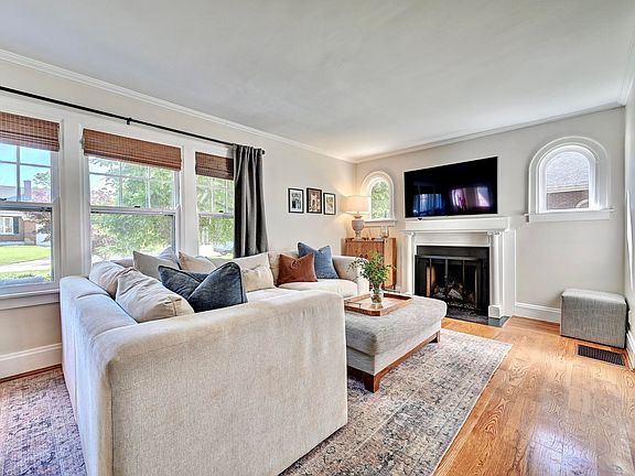 5th image of 83 Arcadia Ave