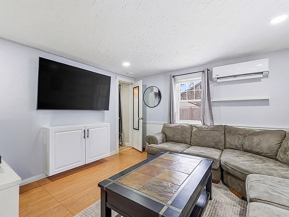 3rd image of 9-11 Thatcher Rd