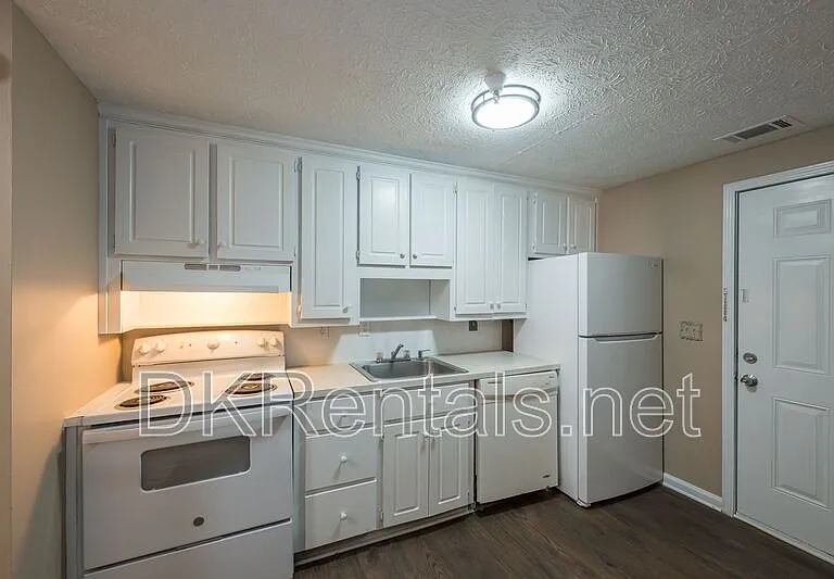 360 Herndon Way #135 — Photo 6