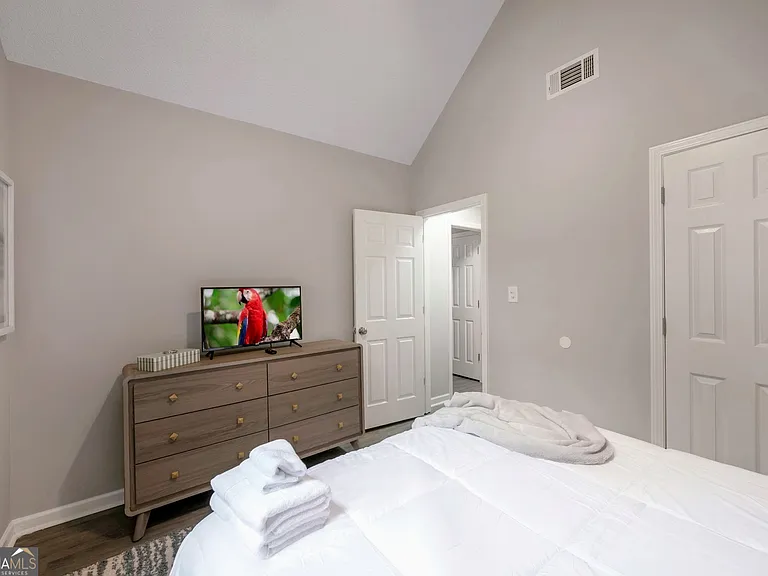 6839 Sandy Creek Dr — Photo 17