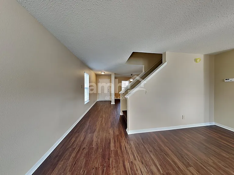 1221 Redwood Dr — Photo 13