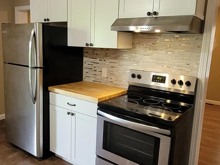 391 Putnam Pike #C — Photo 7