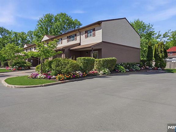 2nd image of 170 Knickerbocker Rd