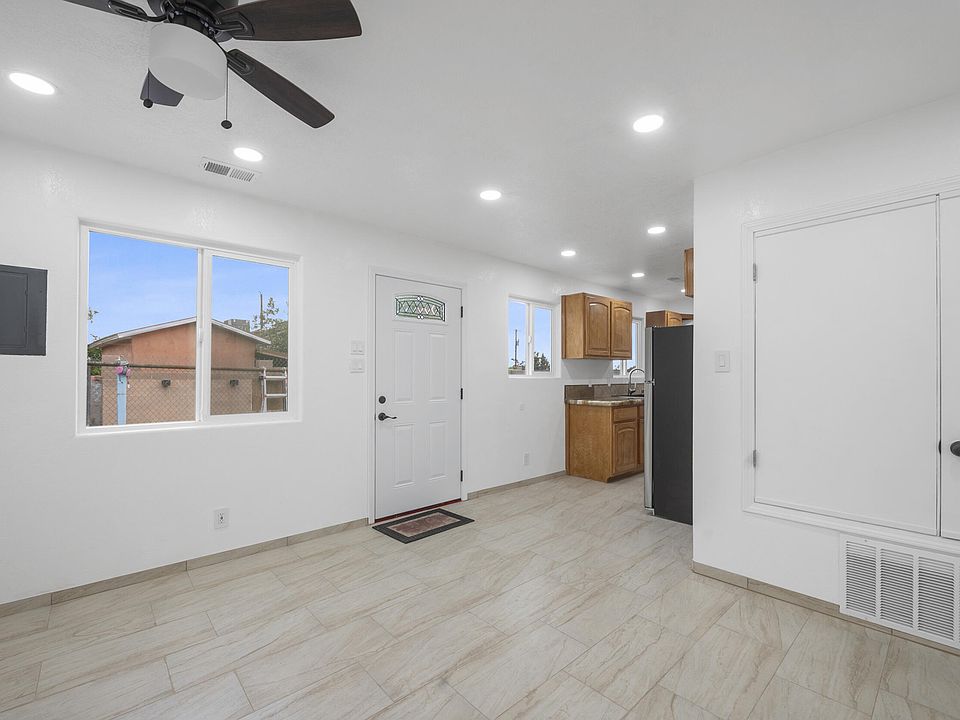 1st image of 509 Martinez Dr NE