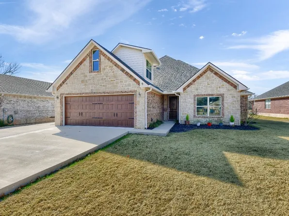 304 Navajo Trl, Lake Kiowa, TX 76240