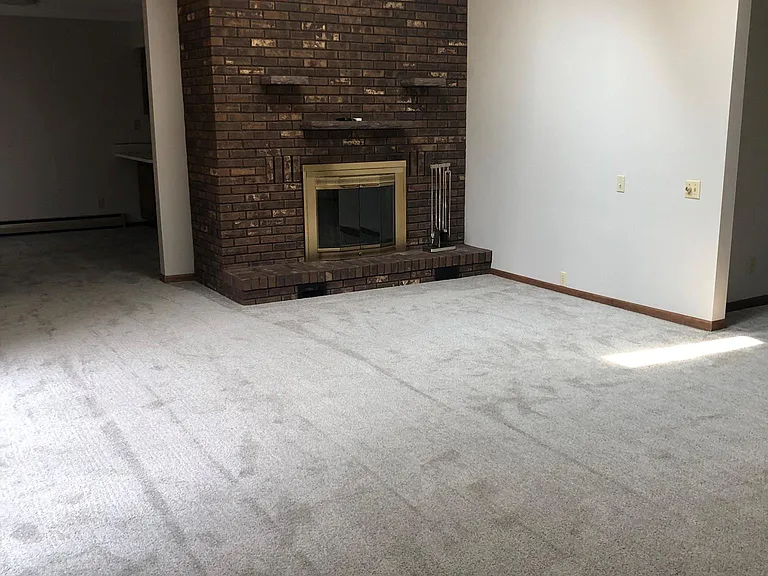 1322 E Chippewa St — Photo 5