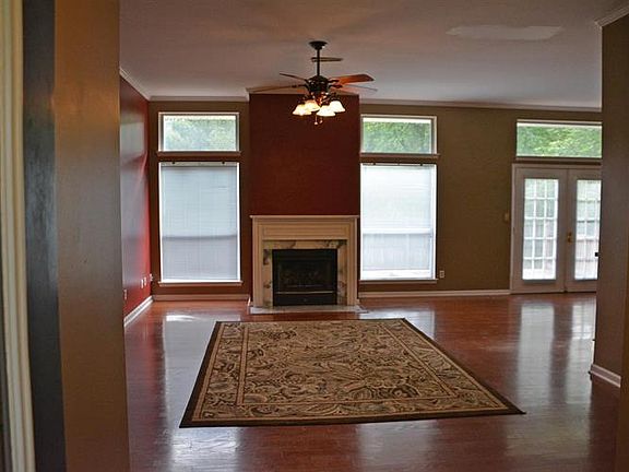 2nd image of 108 Knollwood Ct