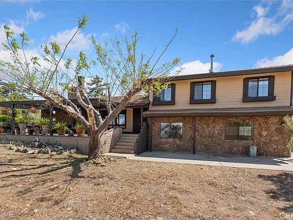 2nd image of 984 Pinon Rd