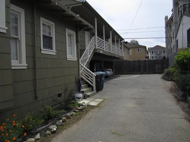 1221 Capuchino Ave #D — Photo 15