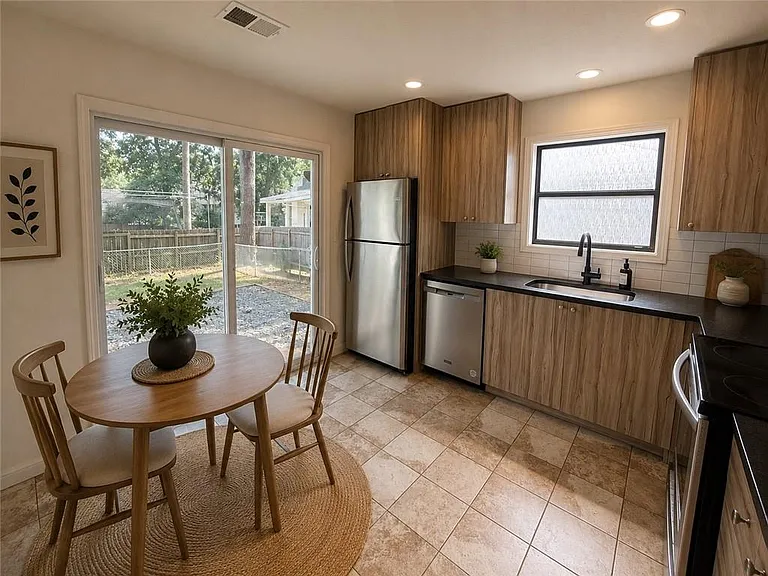 1604 Walker St SE #B — Photo 5