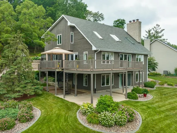 11169 Highridge Dr, Dubuque, IA 52003