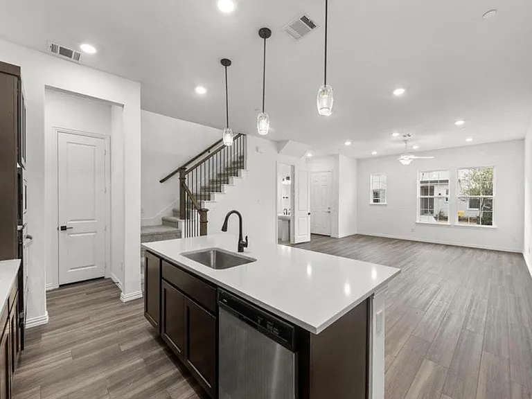 9940 Hennings St — Photo 11