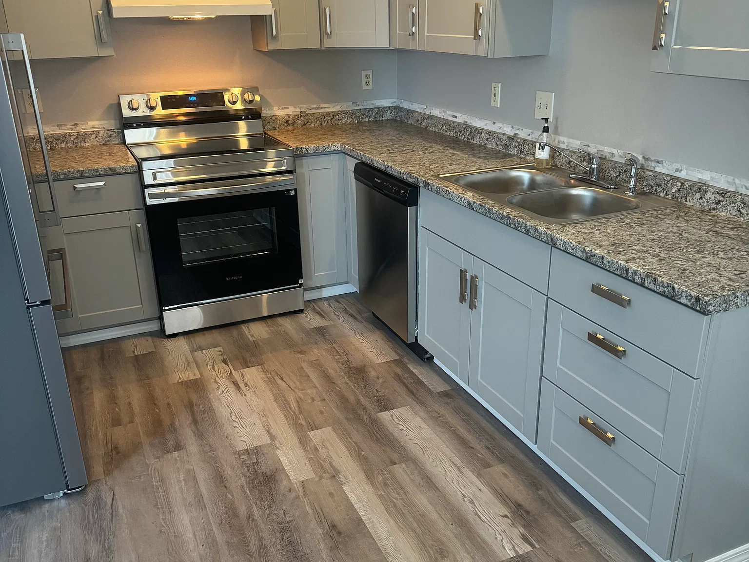 2 bed, 900 sqft, $1,500 — Photo 2